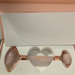 Make up smother or face cleaner